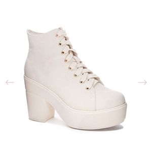 Brand New beige platform / heels SNEAKER Boots